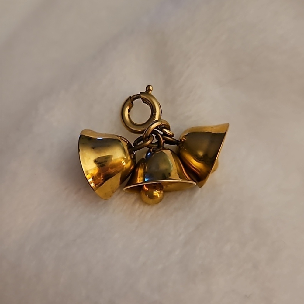 Vintage 1960s Christmas Jingle Bells Charm - Picture 2 of 4
